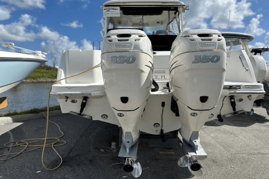 2019 Boston Whaler 315 Conquest