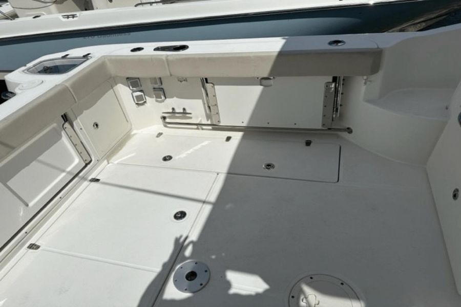 2019 Boston Whaler 315 Conquest