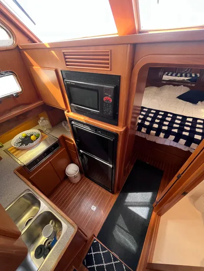 Law & Order Yacht Photos Pics 