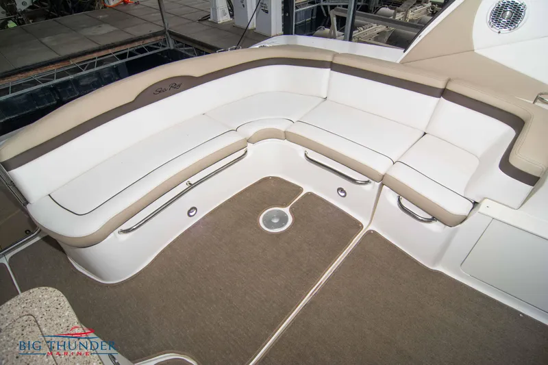  Yacht Photos Pics 2016 Sea Ray 370 Sundancer boat seating area with beige and white upholstery.