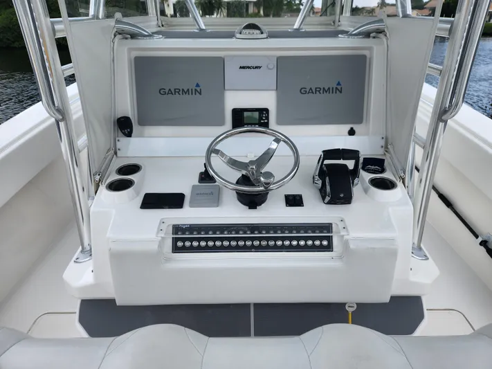  Yacht Photos Pics Center console of 2016 Invincible 39 Open Fisherman with Garmin displays and steering wheel.