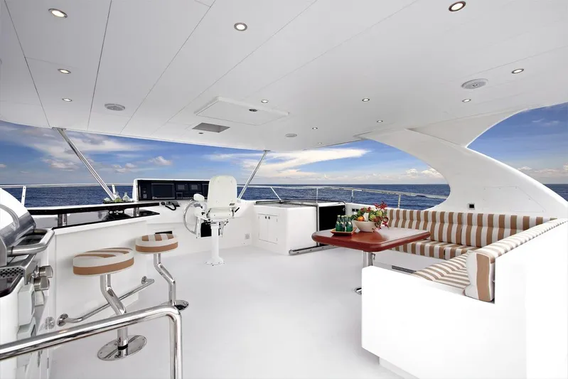  Yacht Photos Pics Manufacturer Provided Image: Flybridge