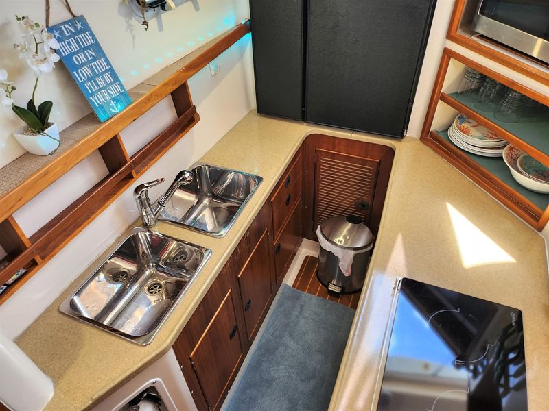 2005 PDQ 34 Power Catamaran