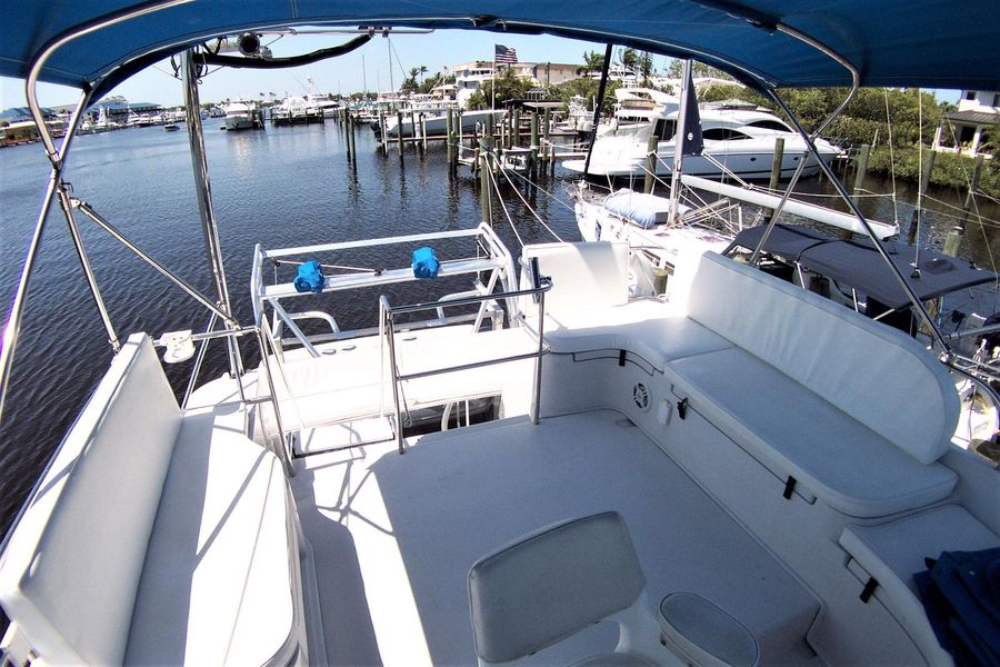 2005 PDQ 34 Power Catamaran