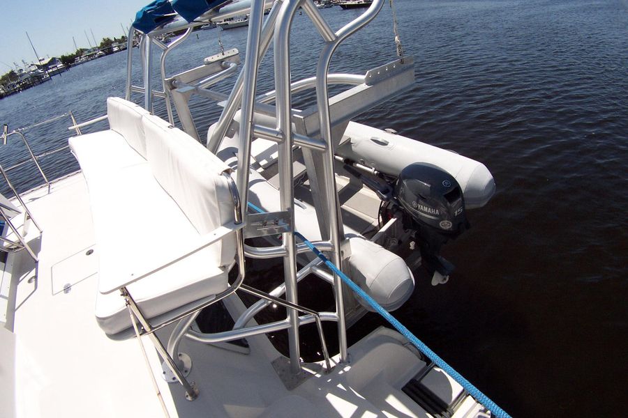 2005 PDQ 34 Power Catamaran