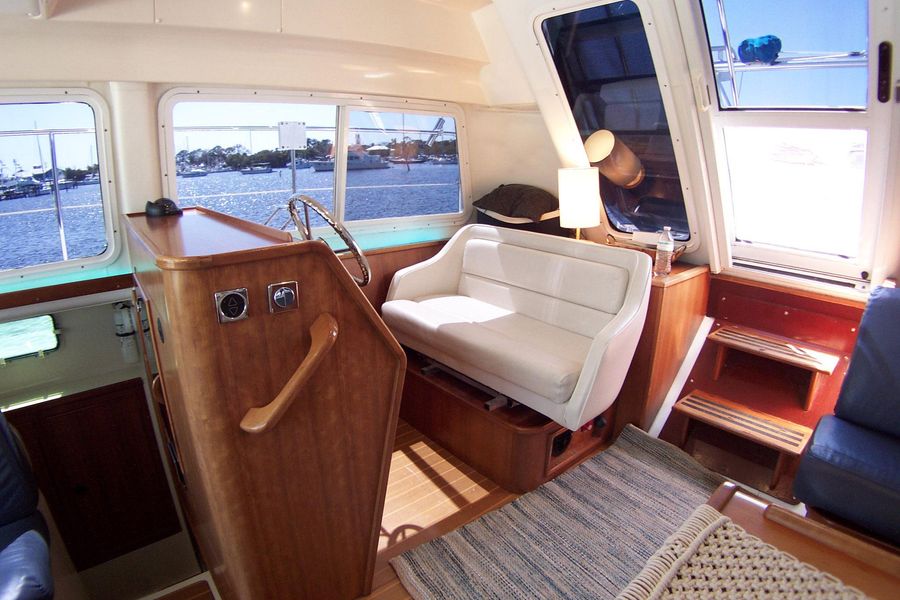 2005 PDQ 34 Power Catamaran