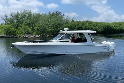 Boston Whaler 350 Realm