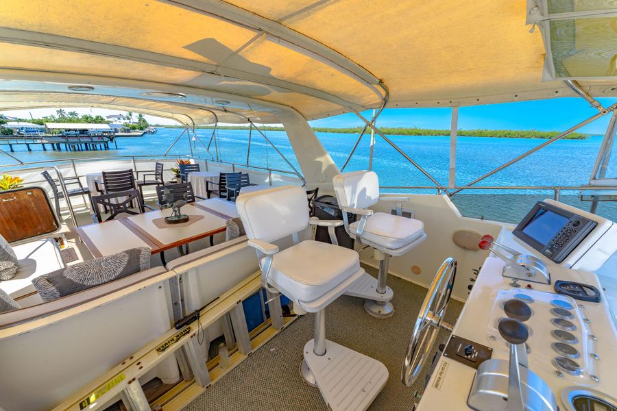 1984 Hatteras 61 Cockpit MY