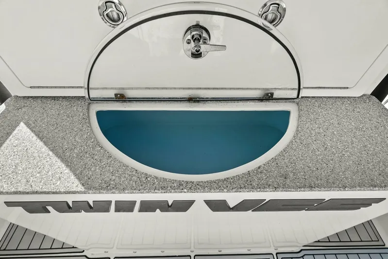  Yacht Photos Pics 2022 Twin Vee 280 GFX-Livewell