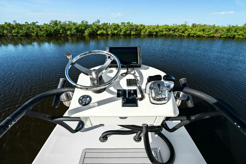  Yacht Photos Pics 2022 Twin Vee 280 GFX-Tower Helm