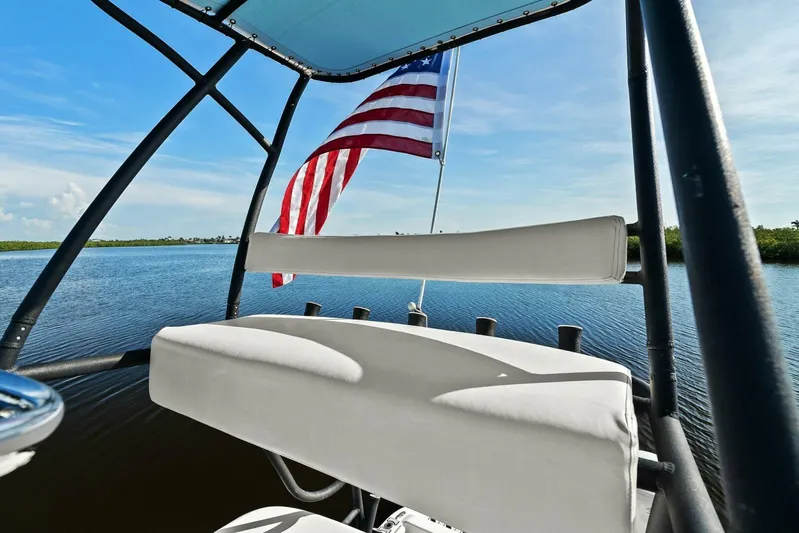  Yacht Photos Pics 2022 Twin Vee 280 GFX-Tower Seating