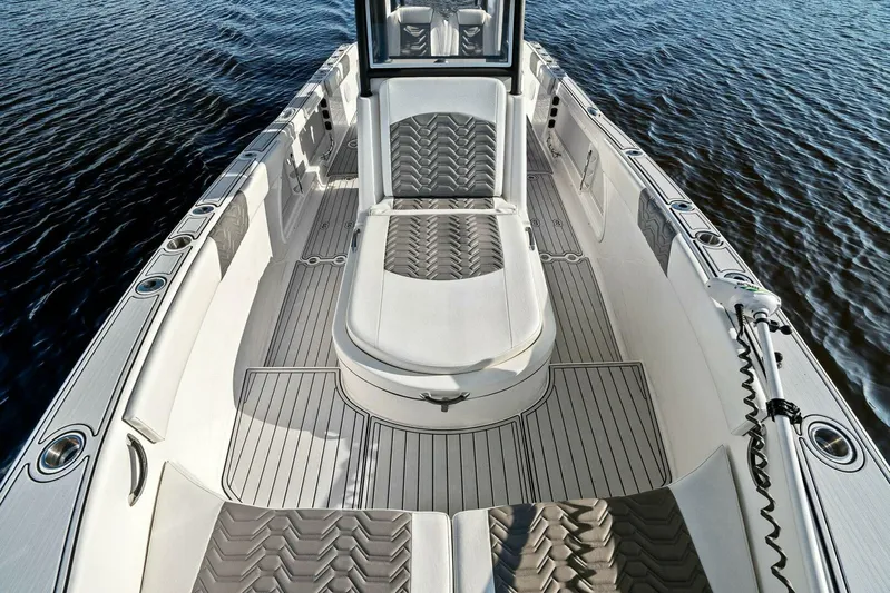  Yacht Photos Pics 2022 Twin Vee 280 GFX-Foredeck