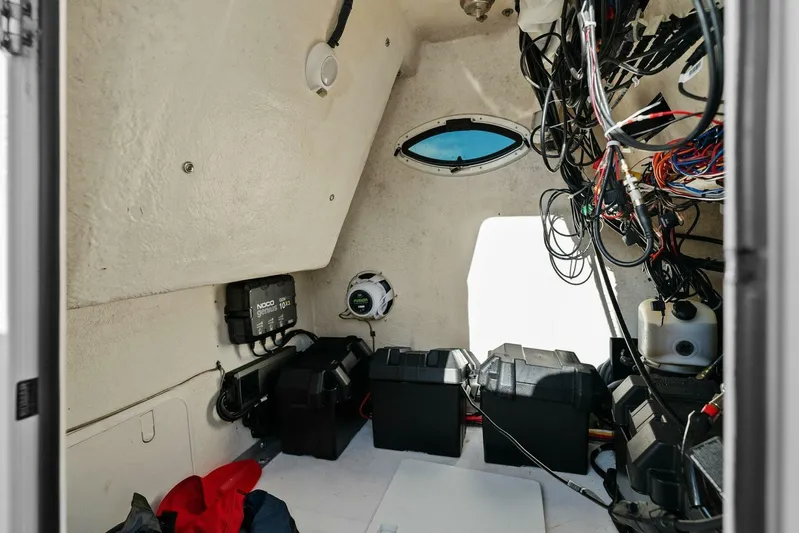  Yacht Photos Pics 2022 Twin Vee 280 GFX-Electronics