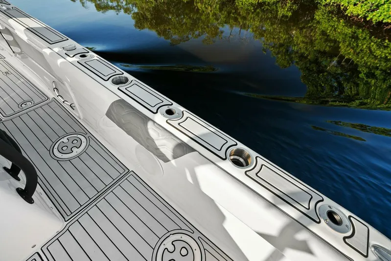  Yacht Photos Pics 2022 Twin Vee 280 GFX-Rod Holders