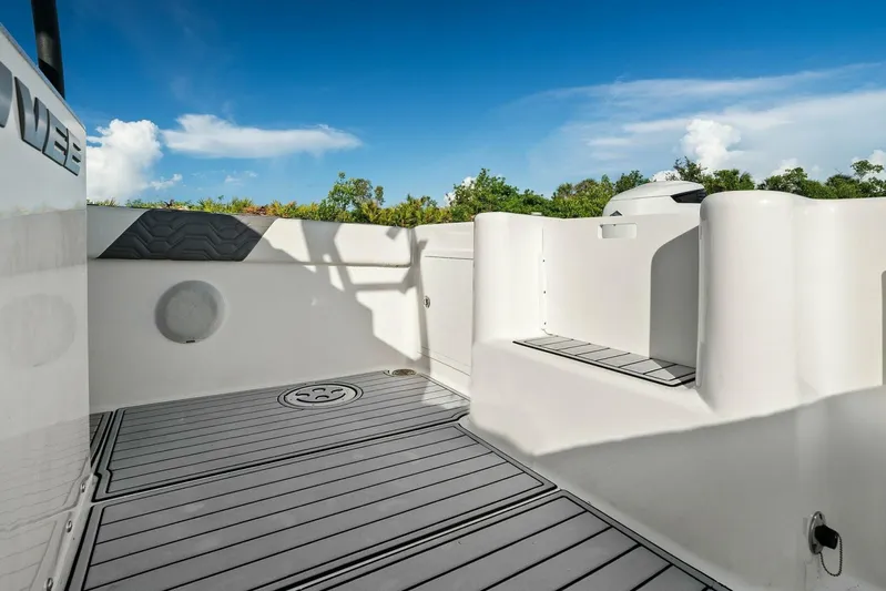  Yacht Photos Pics 2022 Twin Vee 280 GFX-Cockpit