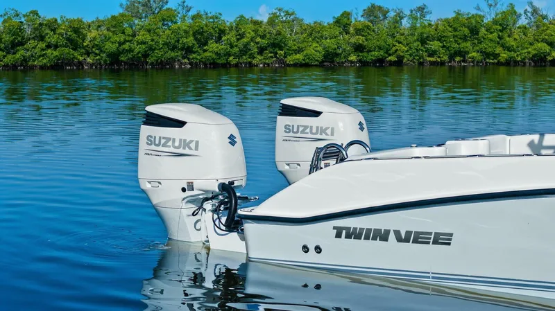  Yacht Photos Pics 2022 Twin Vee 280 GFX-Motors