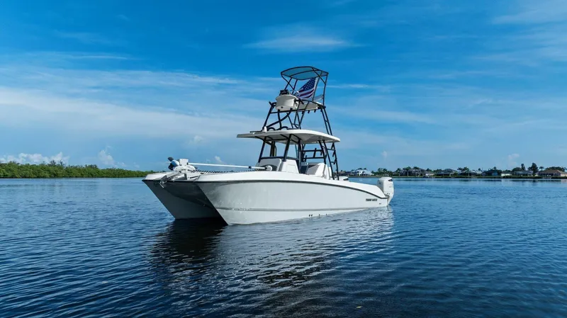  Yacht Photos Pics 2022 Twin Vee 280 GFX-Profile Bow 3/4 Port