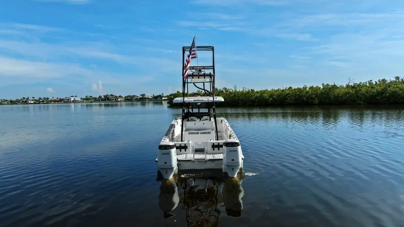  Yacht Photos Pics 2022 Twin Vee 280 GFX-Profile Stern