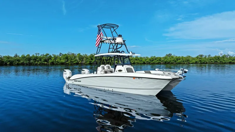  Yacht Photos Pics 2022 Twin Vee 280 GFX-Profile Bow 3/4 Starboard