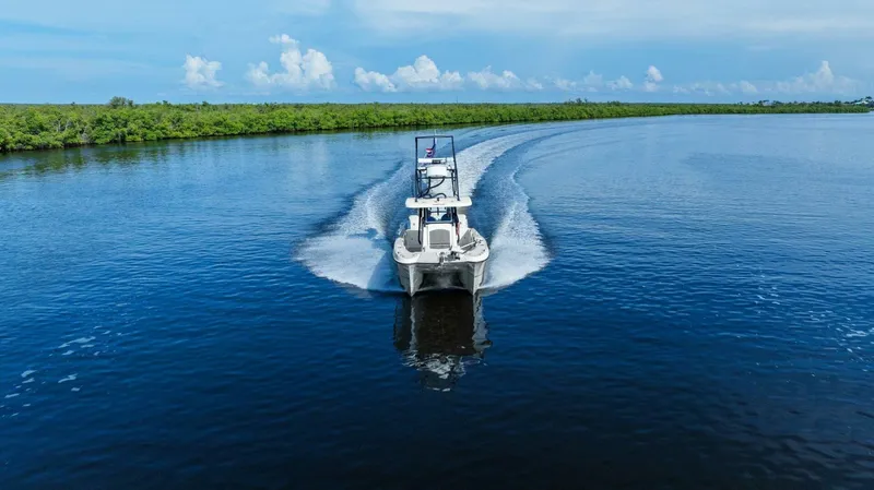  Yacht Photos Pics 2022 Twin Vee 280 GFX-Profile Bow