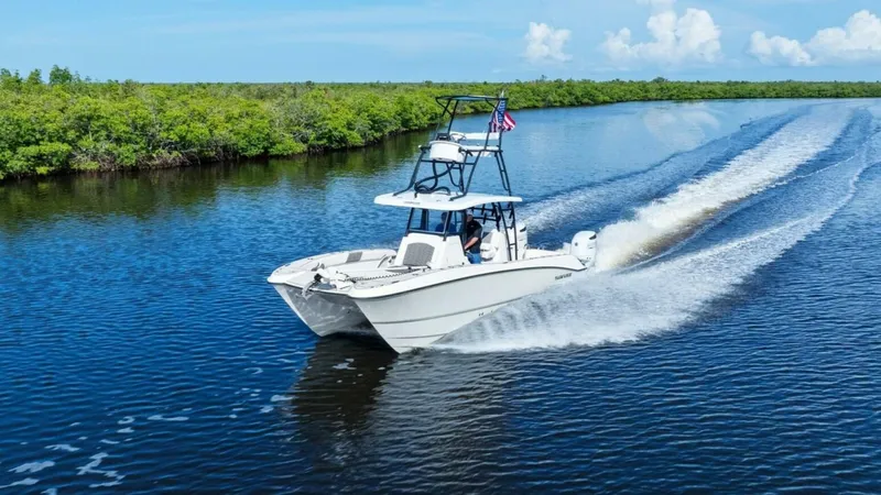  Yacht Photos Pics 2022 Twin Vee 280 GFX-Profile Bow 3/4 Port