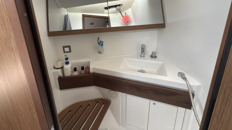 Batesea Yacht Photos Pics Modern bathroom in 2020 Beneteau Oceanis 46.1 yacht with sleek sink and mirror.