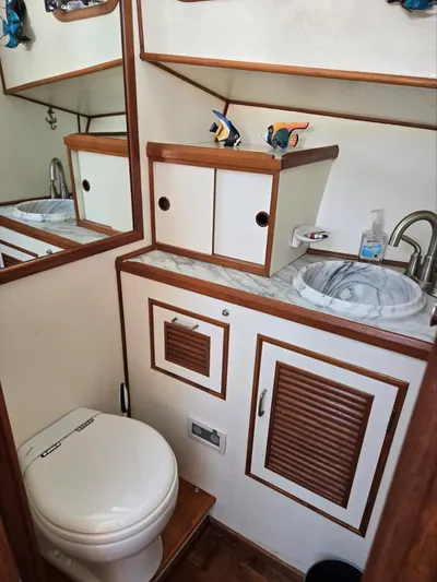 Blue Agave Yacht Photos Pics Guest head compartment