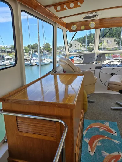Blue Agave Yacht Photos Pics Interior of 1983 Ocean Alexander 43 Flush Aft Deck - freezer inside customer box