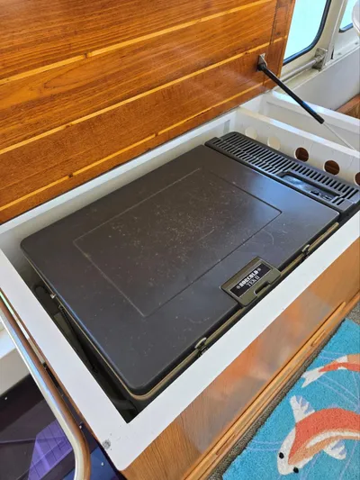 Blue Agave Yacht Photos Pics 1983 Ocean Alexander 43 Flush Aft Deck interior with built-in freezer