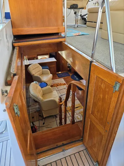 Blue Agave Yacht Photos Pics Interior view of 1983 Ocean Alexander 43 Flush Aft Deck yacht, featuring cozy seating and wooden finishes.