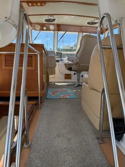 Blue Agave Yacht Photos Pics Interior of 1983 Ocean Alexander 43 Flush Aft Deck - flybridge deck