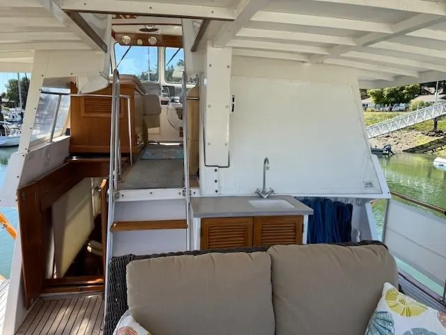 Blue Agave Yacht Photos Pics 1983 Ocean Alexander 43 Flush Aft Deck - aft deck looking forward