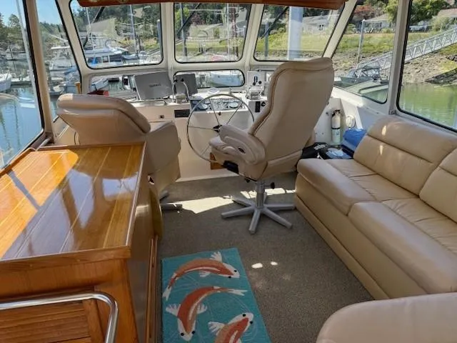 Blue Agave Yacht Photos Pics Interior of 1983 Ocean Alexander 43 Flush Aft Deck - incredible flybridge seating