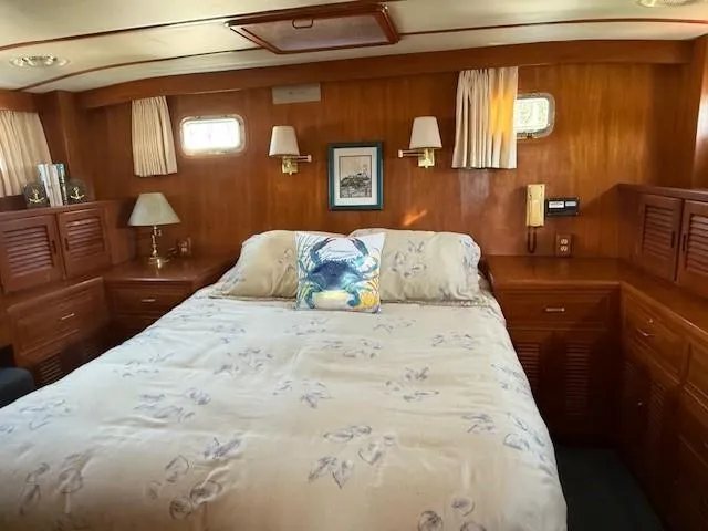 Blue Agave Yacht Photos Pics Island queen berth