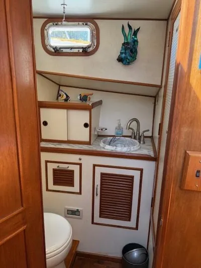 Blue Agave Yacht Photos Pics Guest head compartment