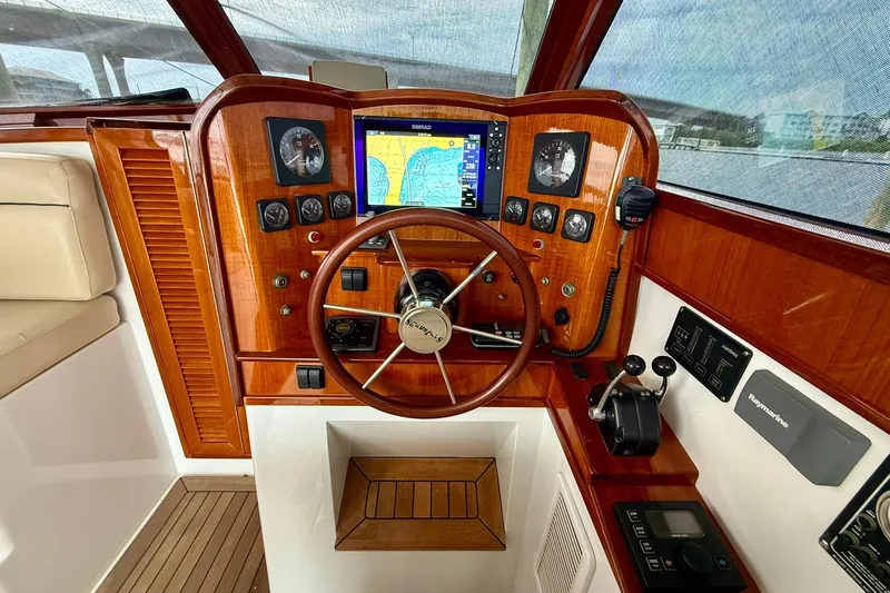  Yacht Photos Pics 2001 San Juan - Helm