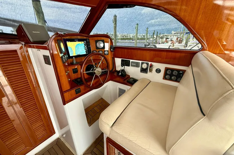  Yacht Photos Pics 2001 San Juan - Helm