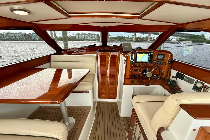  Yacht Photos Pics 2001 San Juan - Helm