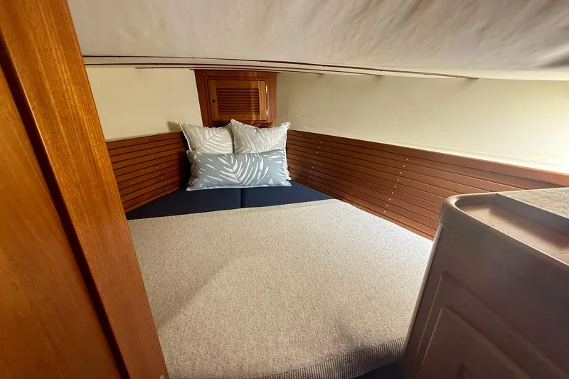  Yacht Photos Pics 2001 San Juan - Cabin