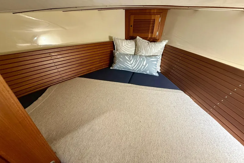  Yacht Photos Pics 2001 San Juan - Cabin