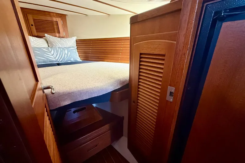  Yacht Photos Pics 2001 San Juan - Cabin