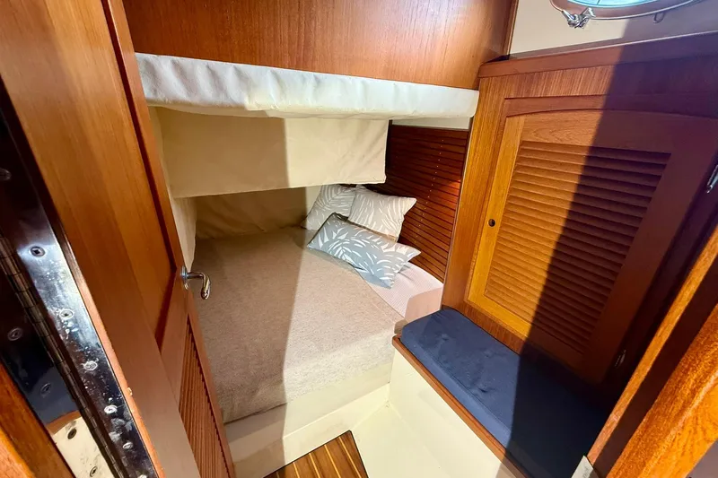  Yacht Photos Pics 2001 San Juan - Cabin