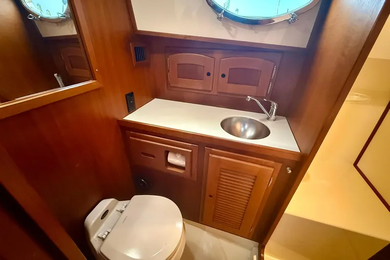  Yacht Photos Pics 2001 San Juan - Head