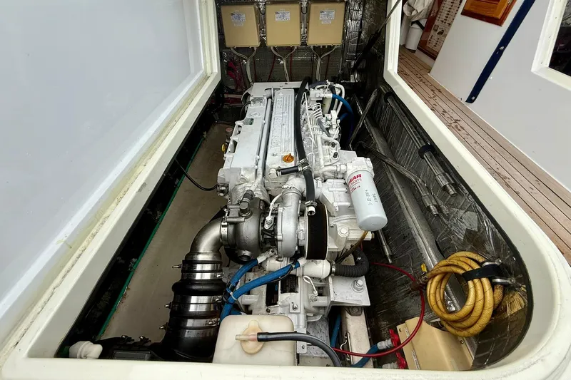  Yacht Photos Pics 2001 San Juan - Port engine