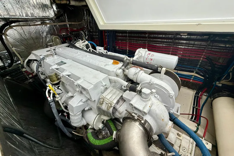  Yacht Photos Pics 2001 San Juan - engine