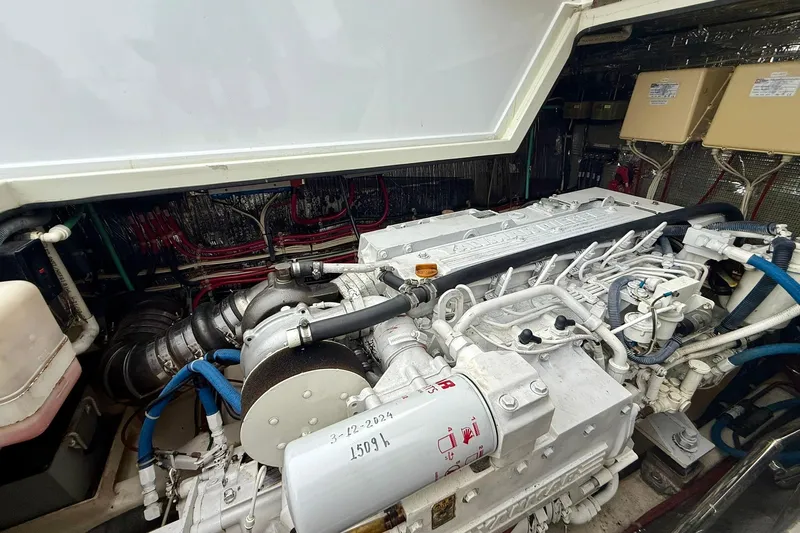  Yacht Photos Pics 2001 San Juan - Engine