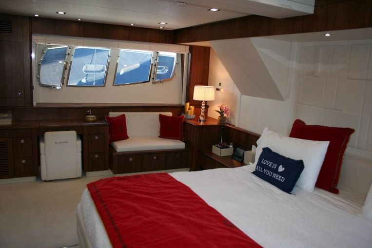 2011-88-2-sunseeker-88-yacht