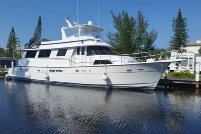 Hatteras 70 Cockpit Motor Yacht