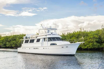 Hatteras 70 Cockpit Motor Yacht