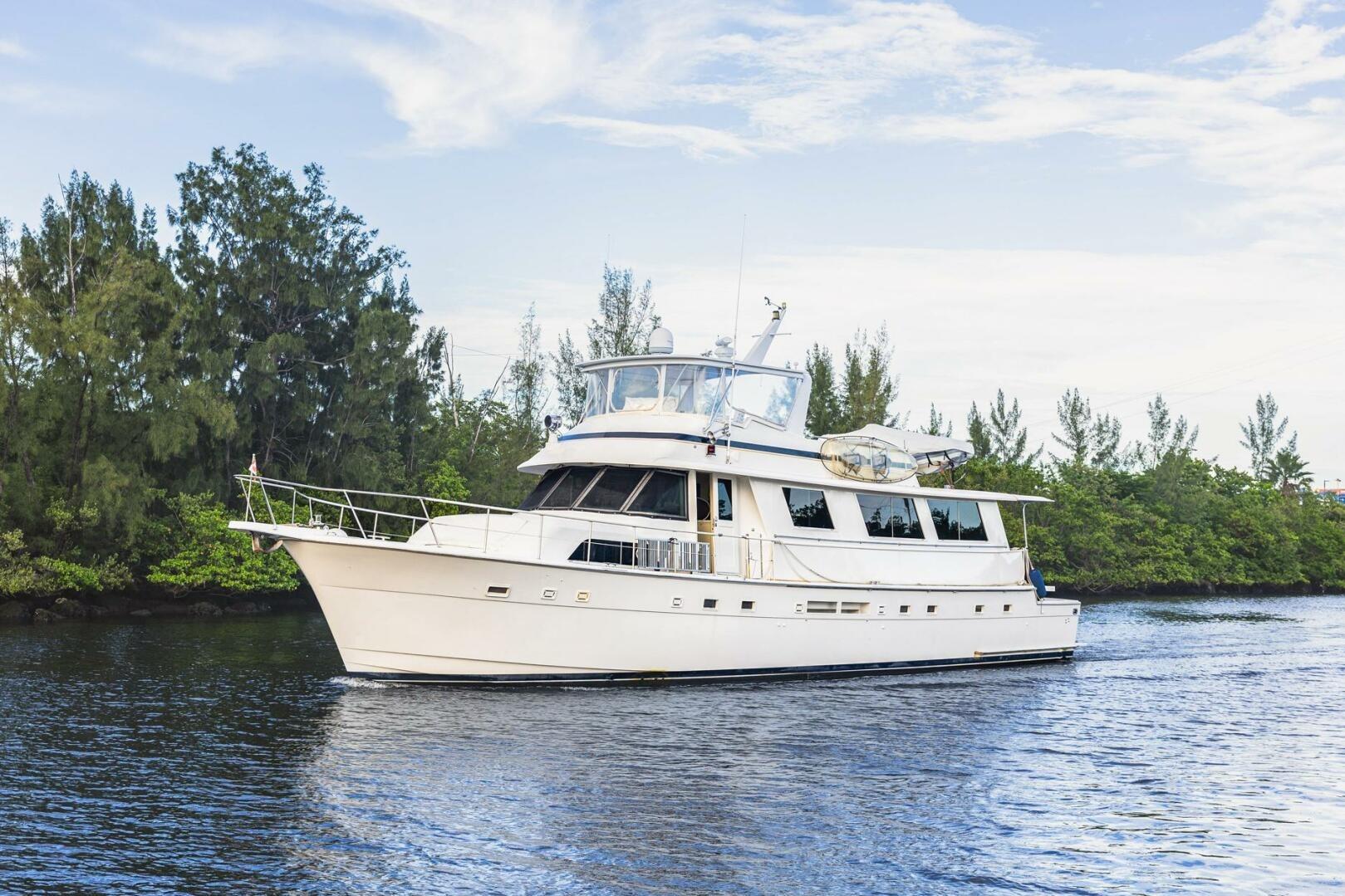 Hatteras 70 Cockpit Motor Yacht